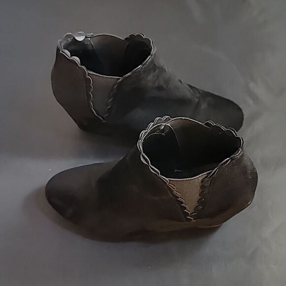 CHINESE LAUNDRY VANGO SUEDE WOMENS WEDGE BOOTIE - Picture 7 of 13